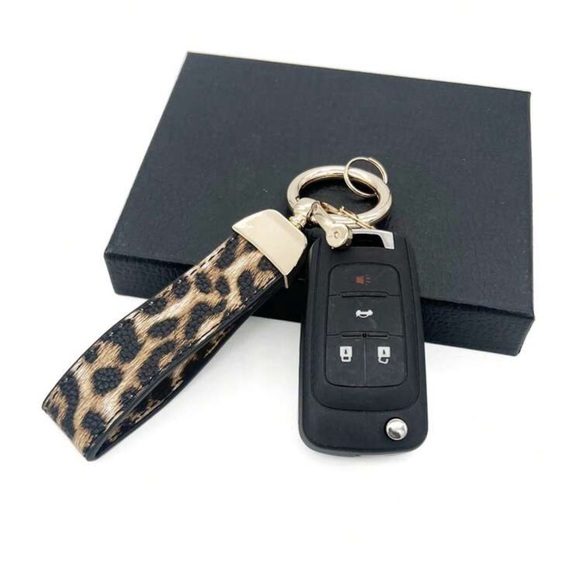 Leopard Print Keychain - Picture 4 of 5